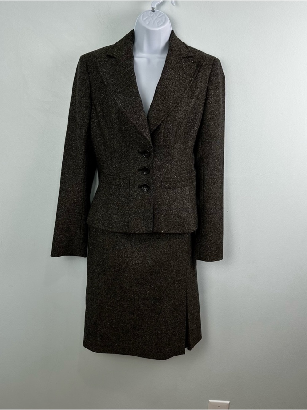 Ann Taylor 2-piece Brown Tweed Skirt & Jacket Suit Set Size 4P Skirt Sz 4 Jacket